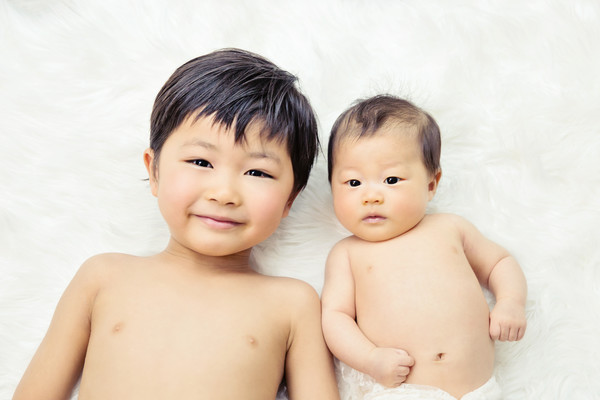Noriko and Tomoyo Newborn Photo taken by our Auckland family and newborn photographer