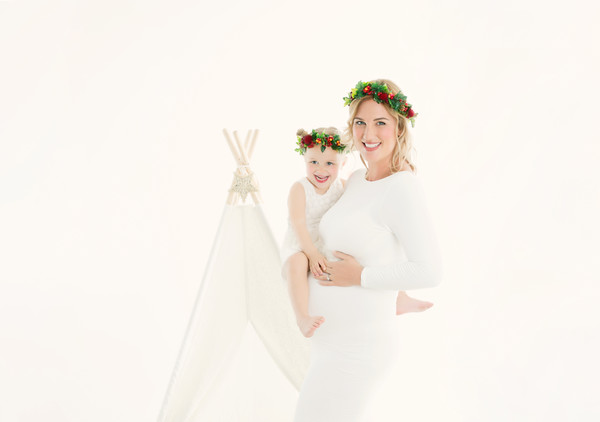 Stunning maternity photos taken with Sarah with our Auckland pregnancy photographer