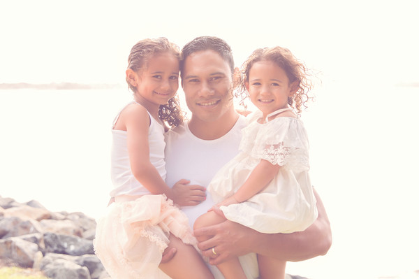 Gorgeous photo of Leni and his girls taken by our Auckland child photographer on location 