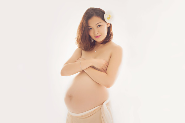 Celine's pregnancy portraits taken by our Auckland maternity photographer