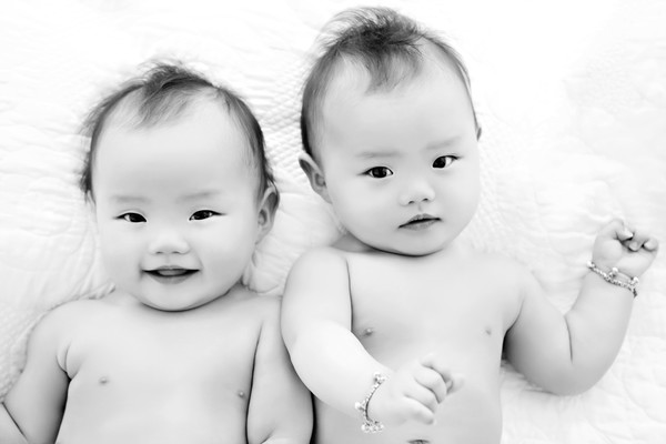  Gorgeous twins had their baby photo taken by our baby photographers in Auckland