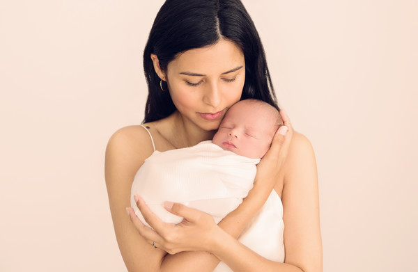 Katrina and newborn baby photo taken by our Auckland newborn photographer from Milk Photography Studio
