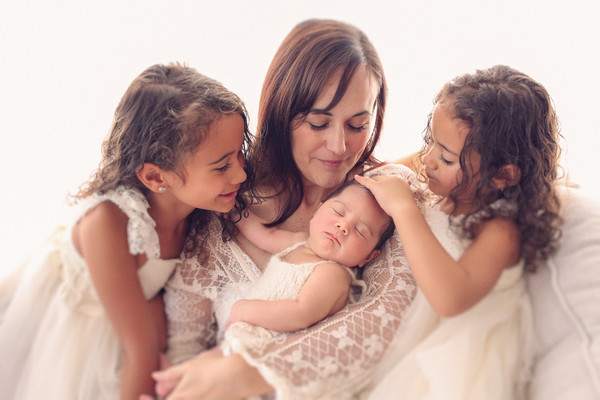 newborn photos with Tania and her little girls taken by our Auckland newborn photographer 