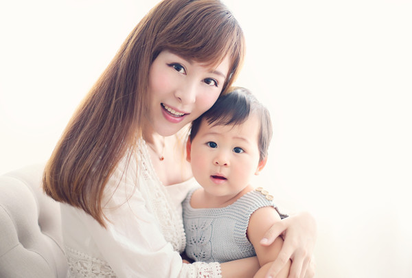 Yuki and baby Harry photo taken by our Auckland family and baby photographer 