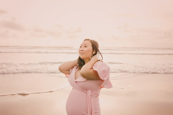 Pregnancy photos with Ellen taken by our Auckland maternity photographer 