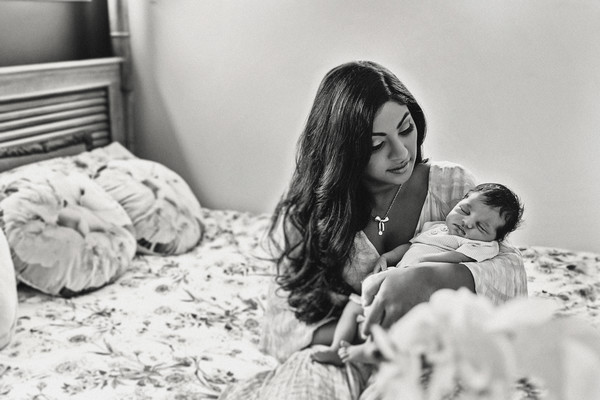 Shareen and Ziva gorgeous newborn photo taken in their home by our Auckland family photographer 